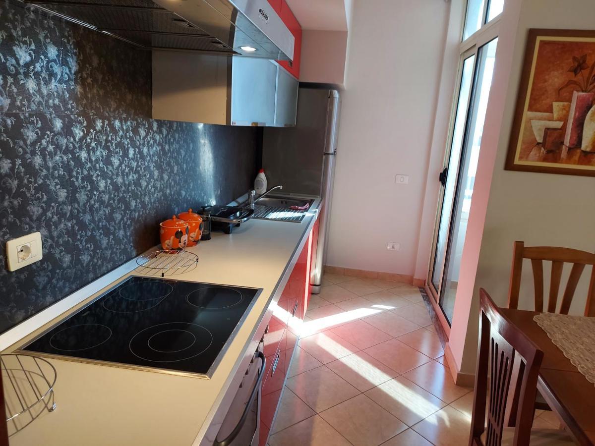 Bral Apartments 8 Two-Bedroom Beachfront Dıraç Dış mekan fotoğraf