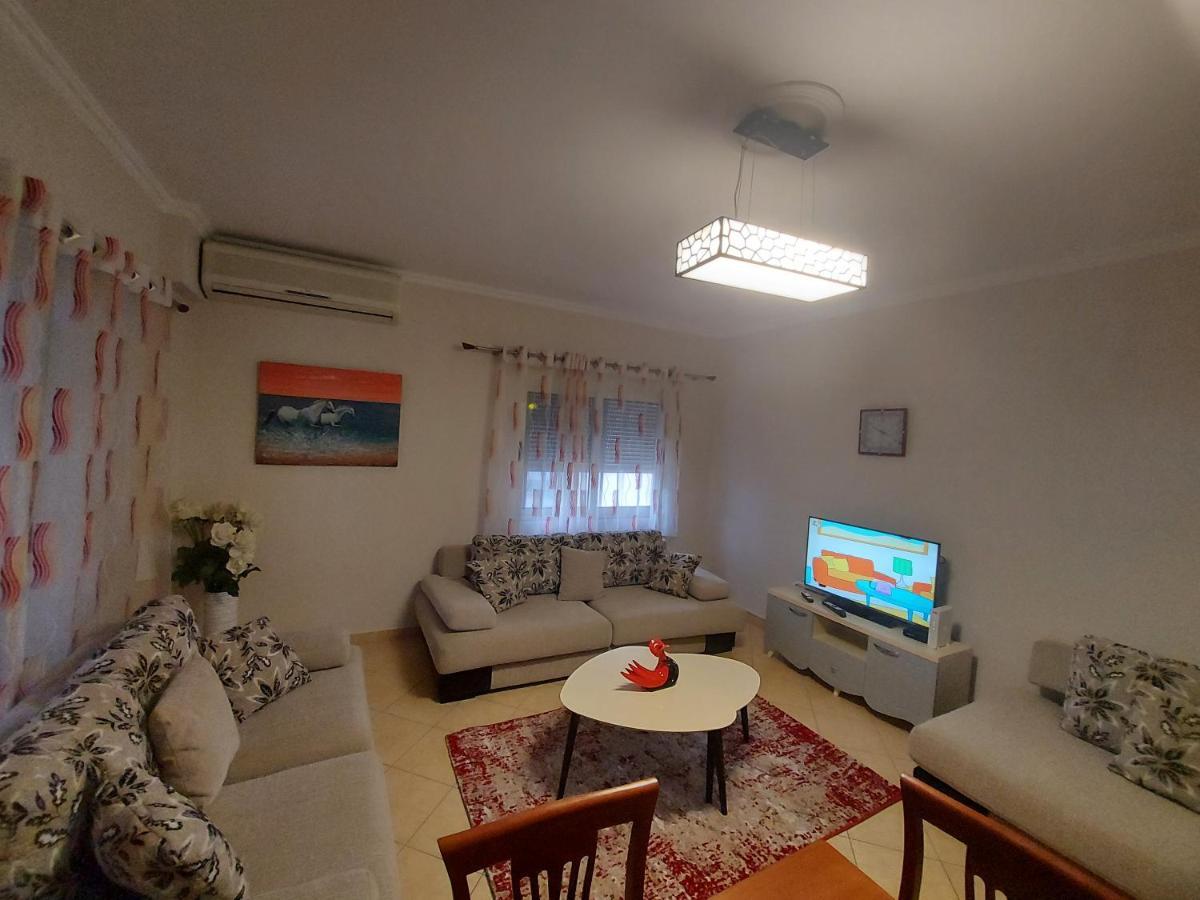 Bral Apartments 8 Two-Bedroom Beachfront Dıraç Dış mekan fotoğraf