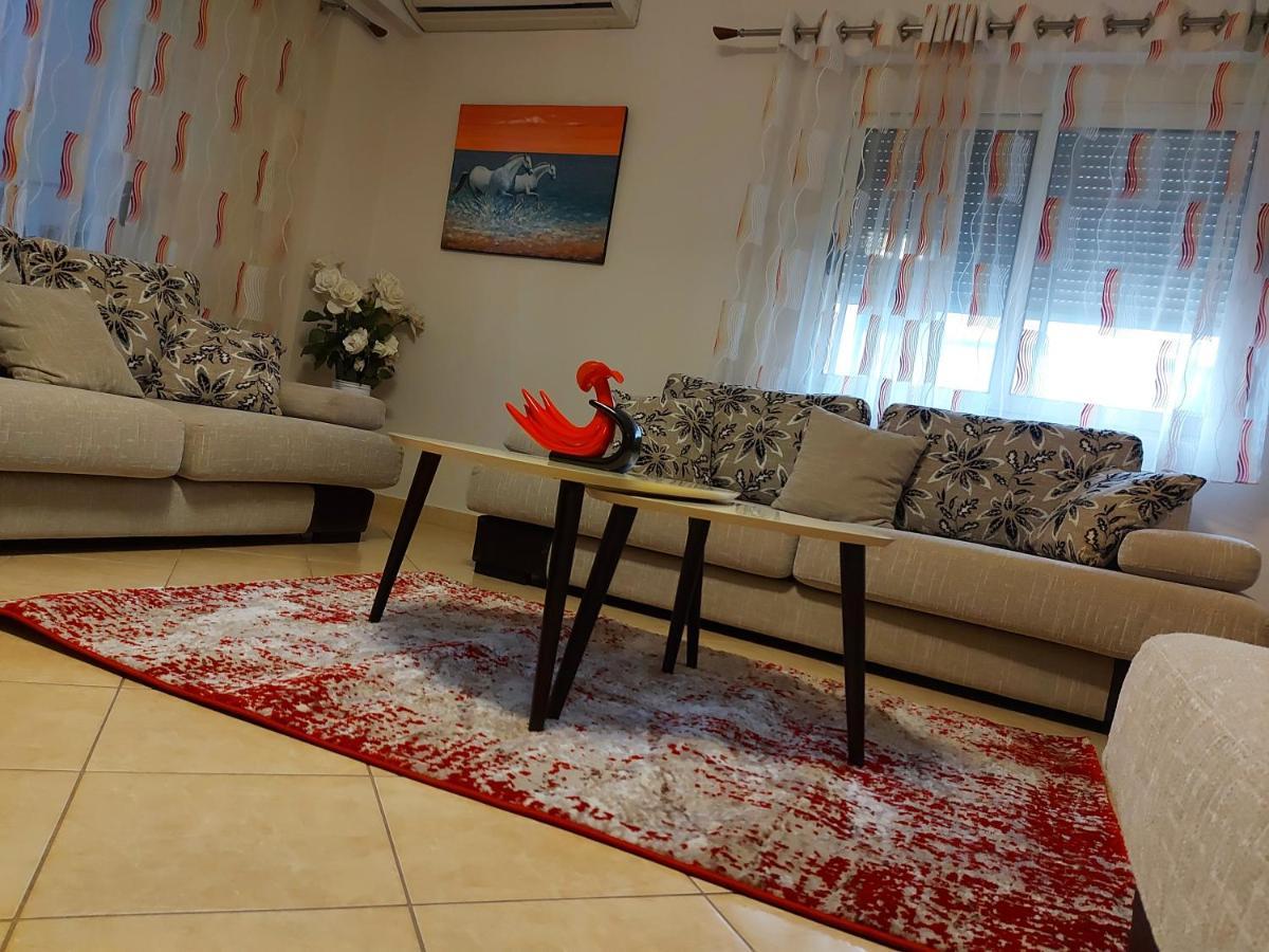 Bral Apartments 8 Two-Bedroom Beachfront Dıraç Dış mekan fotoğraf