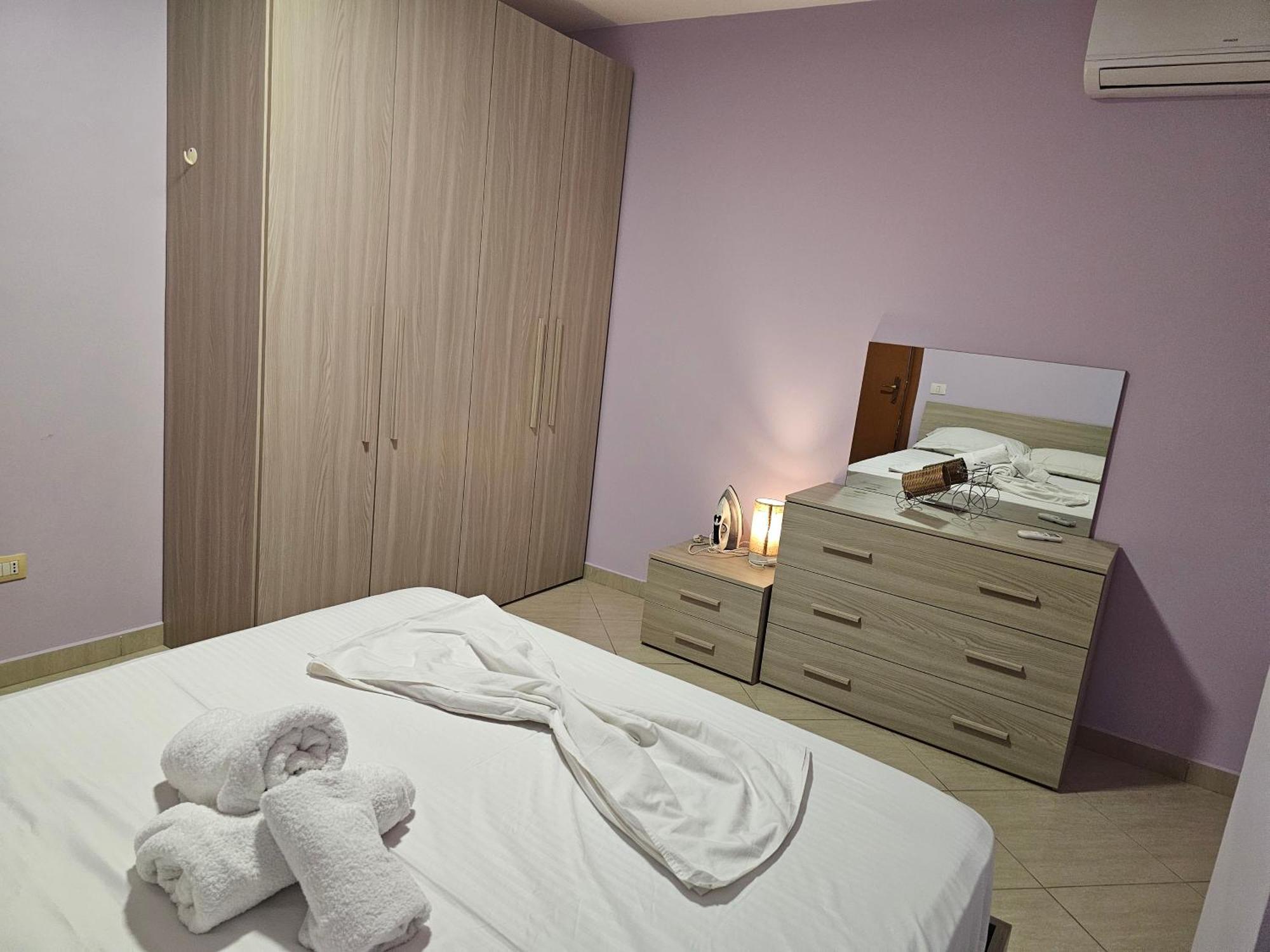 Bral Apartments 8 Two-Bedroom Beachfront Dıraç Dış mekan fotoğraf