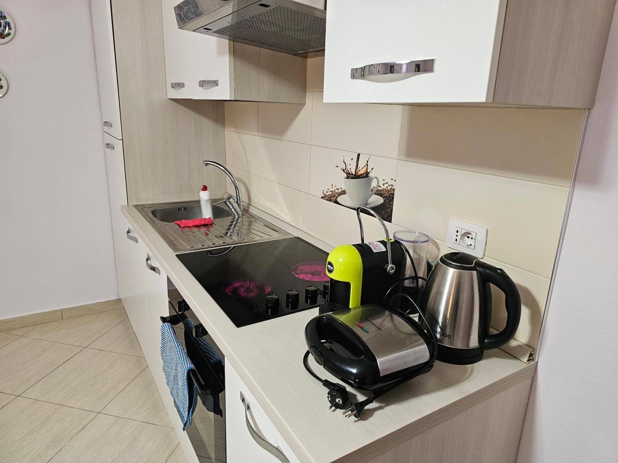 Bral Apartments 8 Two-Bedroom Beachfront Dıraç Dış mekan fotoğraf